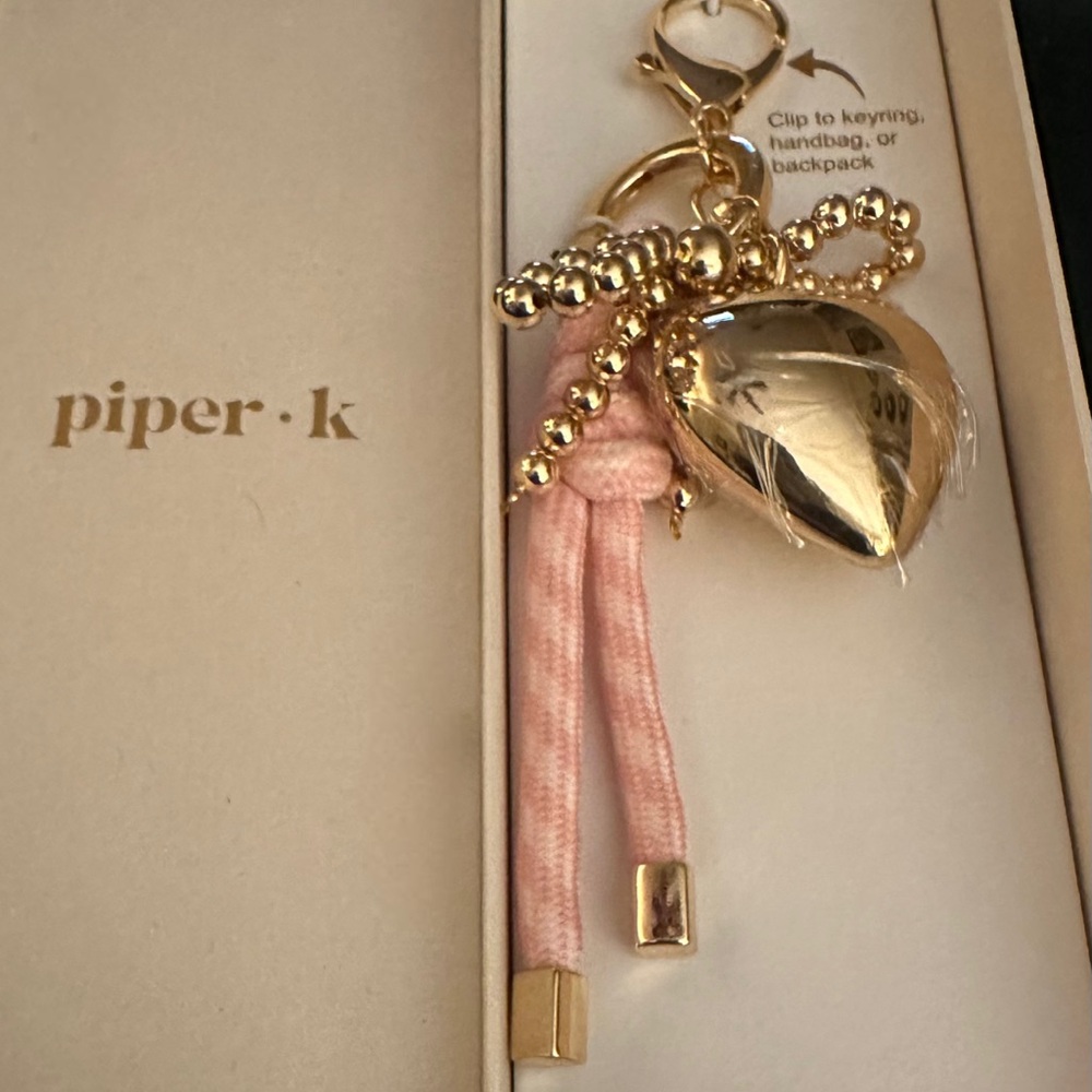 EARLY BLK FRIDAY SALE PRICE‼️🎁
Bag Charm/Key Ring - Picture 3 of 4